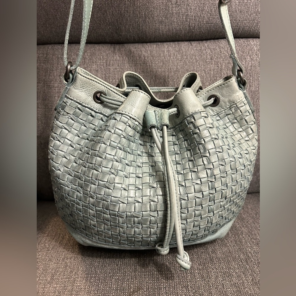 Woven Leather Crossbody Bucket Bag - light blue/gray